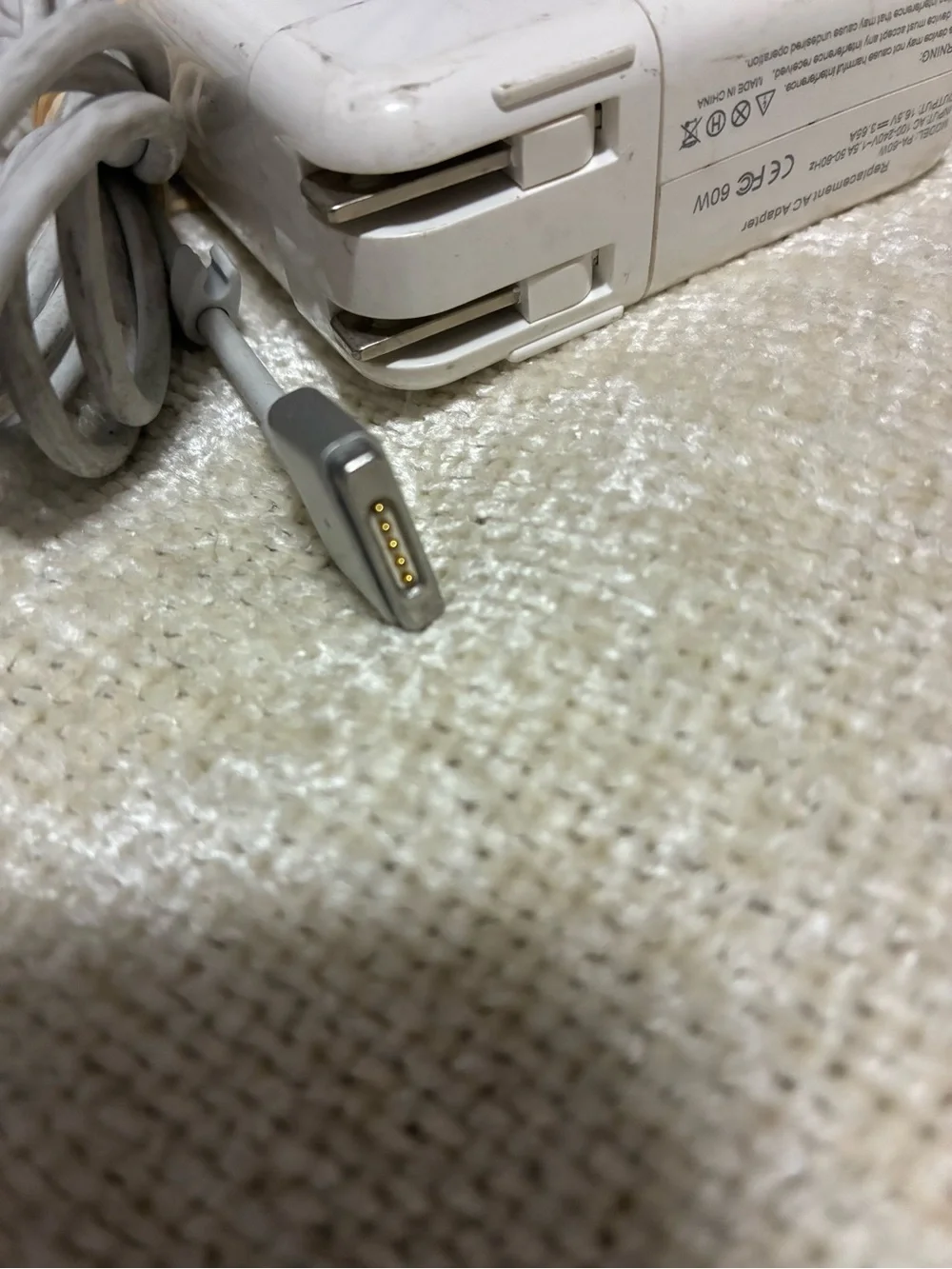 White Magnetic Power Adapter Charger for Tablet